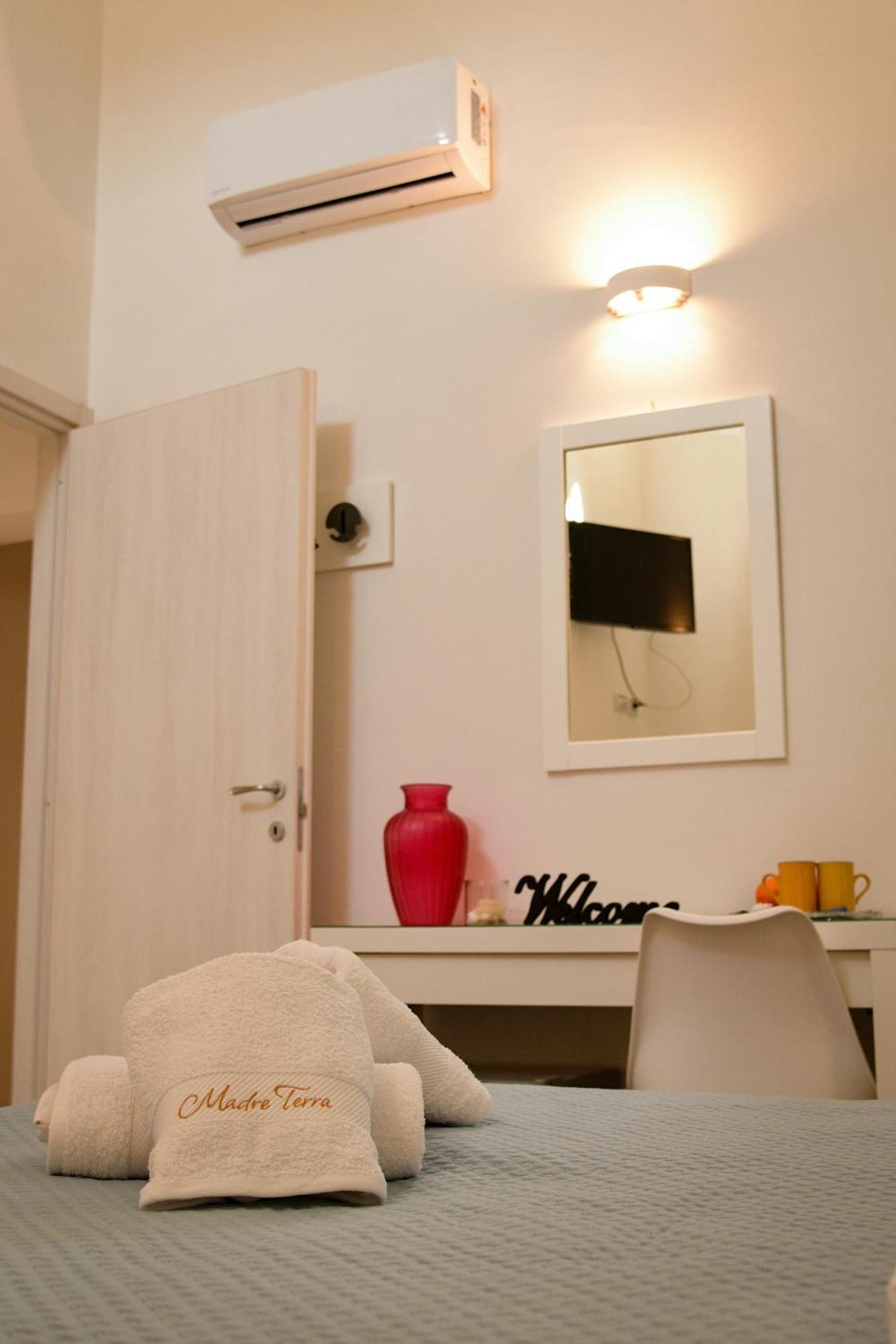 Madre Terra Apartment & Rooms Terrasini Buitenkant foto